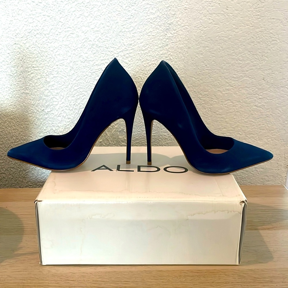 Aldo Cassedy Suede Blue Shoes. Size 6.